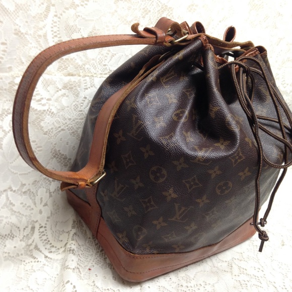 Louis Vuitton Brown Mono GM Bucket Draw String - Picture 2 of 16